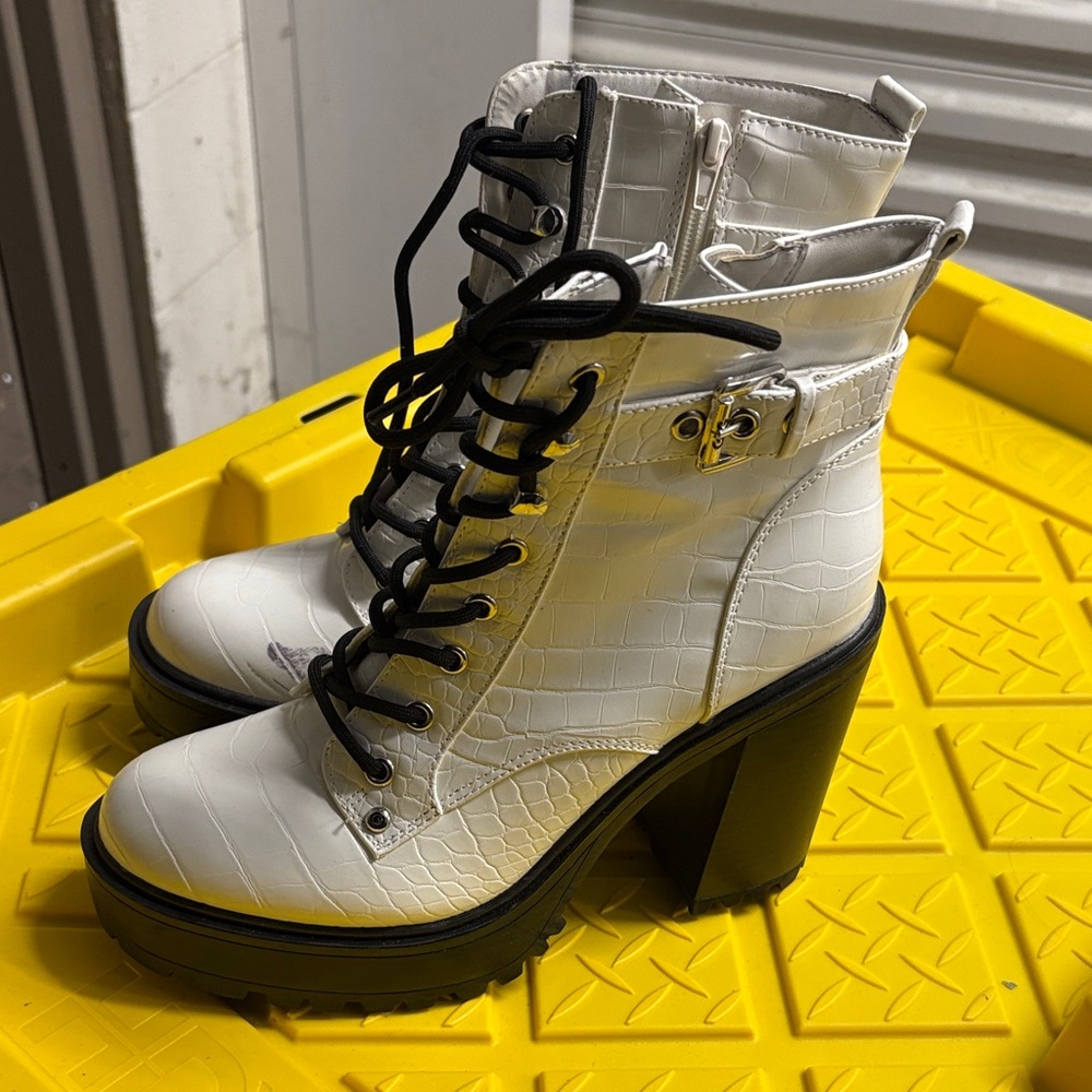 GBG Los Angeles White Lace-Up Croc-Embossed Boots